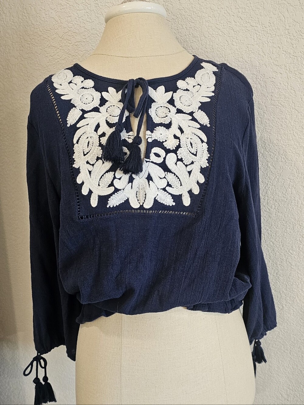 NWT LUCKY BRAND Cotton Tassle Embroidered Boho Peasant Top Blue/white Medium